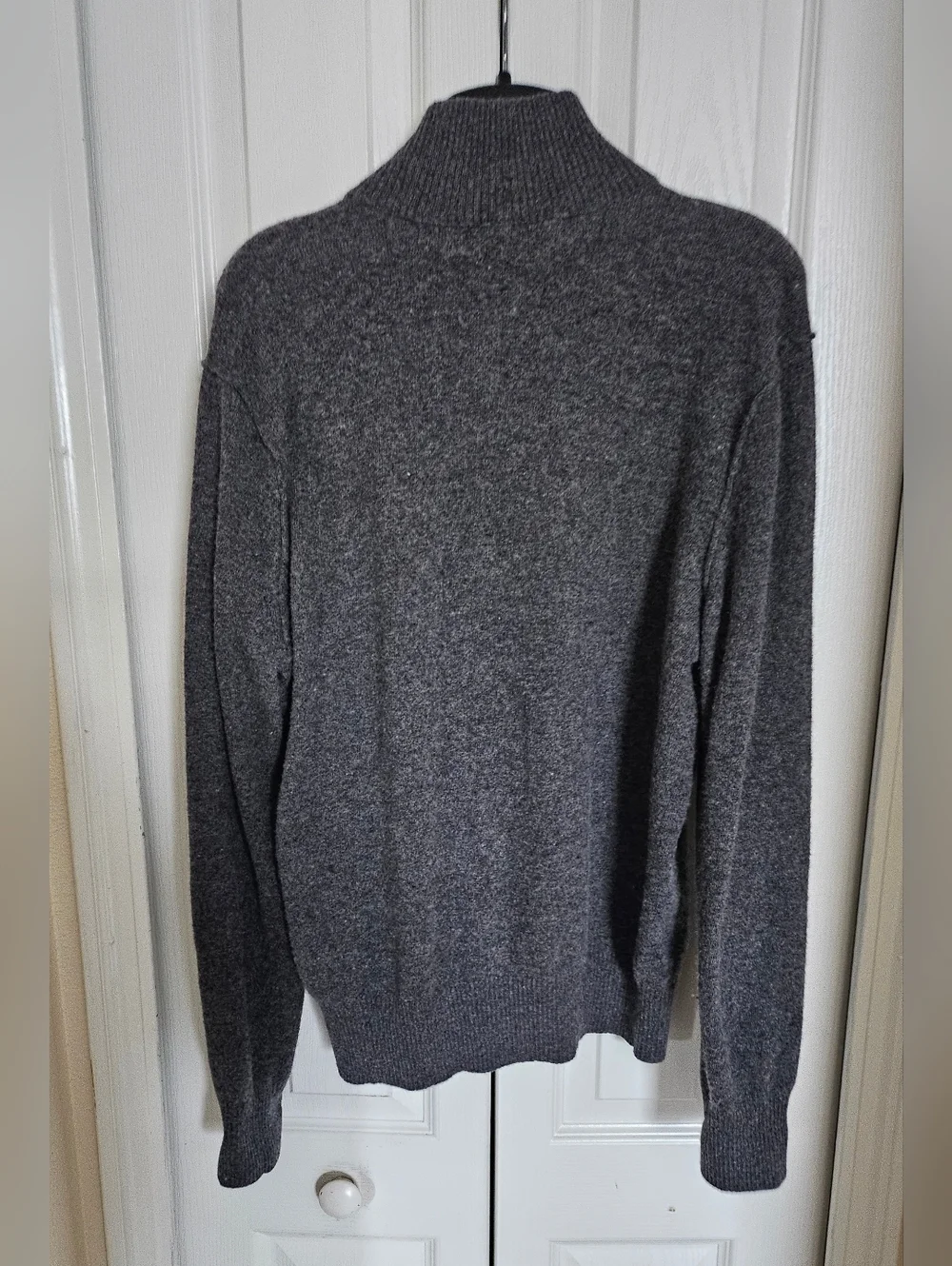 Banana Republic Italian Yarn Gray LMerino  Mock Neck Snap Button Sweater Men’s M